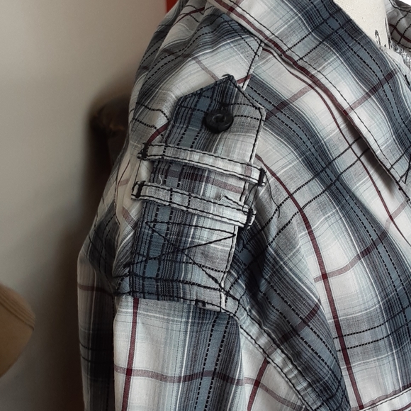 Helix button down - Picture 7 of 7